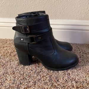 Black Booties: SIZE 7